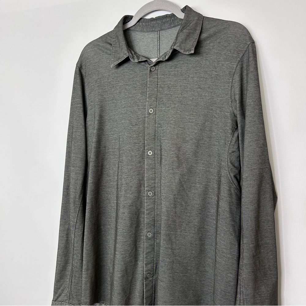 Lululemon Men’s Commission Long Sleeve Button Down Size Medium - Picture 2 of 6
